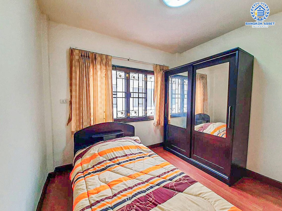 *****ทาวน์เฮ้าส์มือสองนนทบุรี โครงการ ทิพย์พิมาน บ้านริมคลอง เนื้อที่กว้าง 21 ตร.ว. ฟังก์ชัน 4 ห้องนอน 2 ห้องน้ำ บ้านสภาพดี บนทำเลเดินทางเข้า-ออกได้หลายทาง เชื่อมต่อ ถนนกาญจนาภิเษก, ถนนนครอินทร์ ใกล้รถไฟฟ้ารถไฟฟ้าสายสีม่วง "สถานีคลองบางไผ่" และทางด่วน "กาญจนาภิเษก" ราคาถูกสุดในย่านนี้