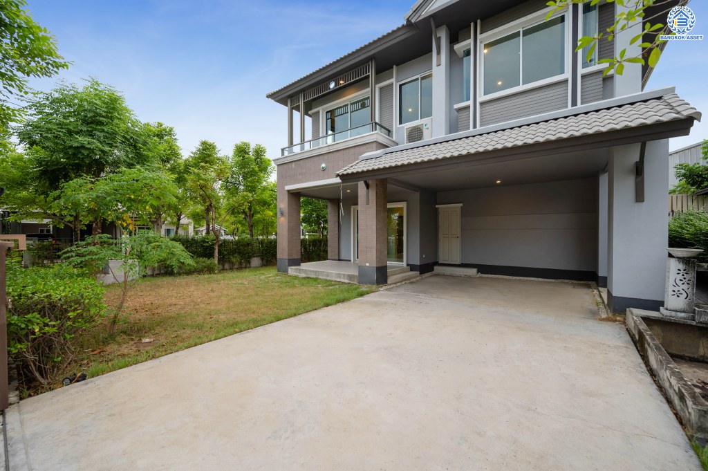 บ้านเดี่ยวมือสอง โครงการ ชวนชื่นแกรนด์ เอกชัย-บางบอน หลังมุม เนื้อที่ 101.90 ตร.ว. ฟังก์ชัน 3 ห้องนอน 3 ห้องน้ำ 4 ที่จอดรถ เนื้อที่ข้างบ้านกว้างขวาง ฟรี! เครื่องปรับอากาศ โครงการบนทำเลดี เชื่อมต่อถนนเอกชัย ถนนพระราม2 ใกล้รถไฟฟ้าสายสีน้ำเงิน "สถานีสถานีหลักสอง" และจุดขึ้นทางด่วน "กาญจนาภิเษก"