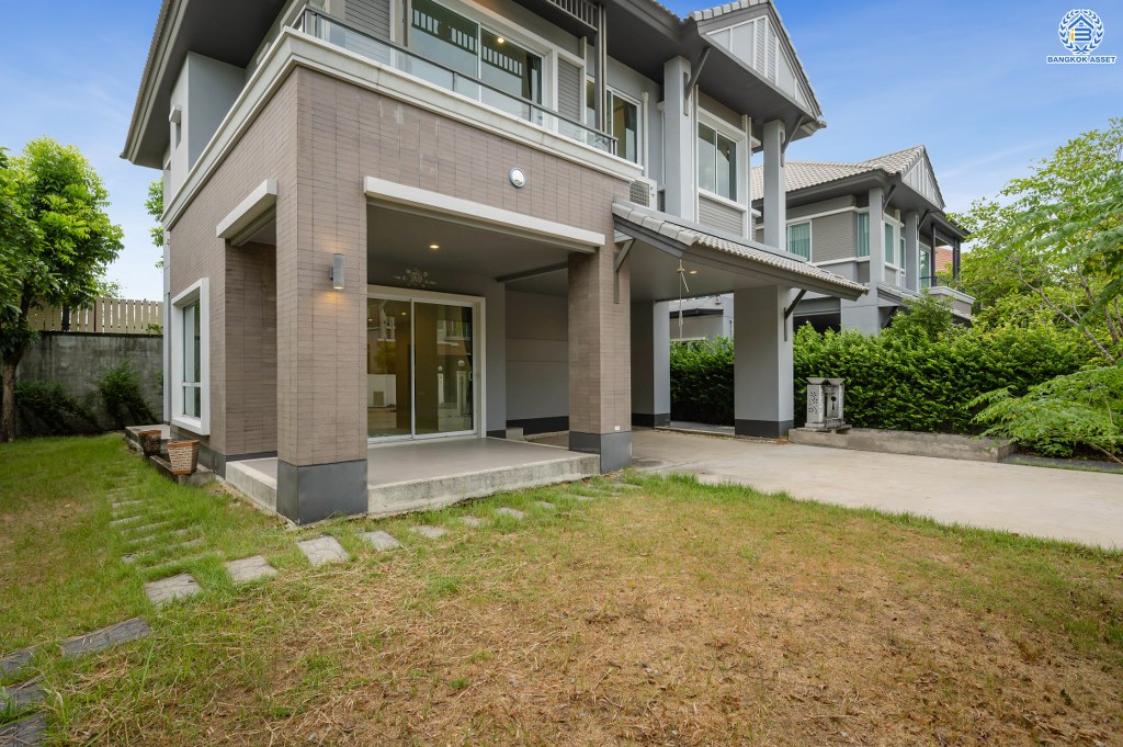 บ้านเดี่ยวมือสอง โครงการ ชวนชื่นแกรนด์ เอกชัย-บางบอน หลังมุม เนื้อที่ 101.90 ตร.ว. ฟังก์ชัน 3 ห้องนอน 3 ห้องน้ำ 4 ที่จอดรถ เนื้อที่ข้างบ้านกว้างขวาง ฟรี! เครื่องปรับอากาศ โครงการบนทำเลดี เชื่อมต่อถนนเอกชัย ถนนพระราม2 ใกล้รถไฟฟ้าสายสีน้ำเงิน "สถานีสถานีหลักสอง" และจุดขึ้นทางด่วน "กาญจนาภิเษก"