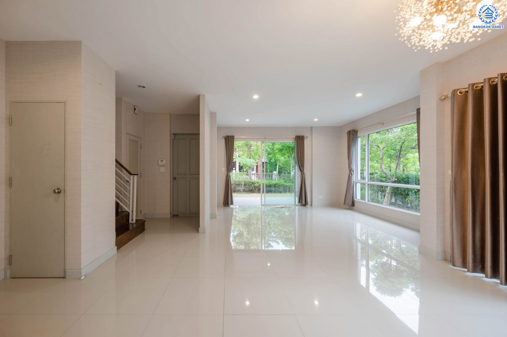 บ้านเดี่ยวมือสอง โครงการ ชวนชื่นแกรนด์ เอกชัย-บางบอน หลังมุม เนื้อที่ 101.90 ตร.ว. ฟังก์ชัน 3 ห้องนอน 3 ห้องน้ำ 4 ที่จอดรถ เนื้อที่ข้างบ้านกว้างขวาง ฟรี! เครื่องปรับอากาศ โครงการบนทำเลดี เชื่อมต่อถนนเอกชัย ถนนพระราม2 ใกล้รถไฟฟ้าสายสีน้ำเงิน "สถานีสถานีหลักสอง" และจุดขึ้นทางด่วน "กาญจนาภิเษก"