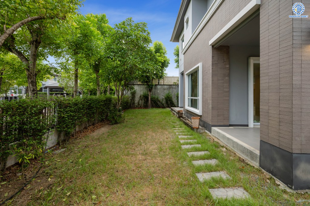 บ้านเดี่ยวมือสอง โครงการ ชวนชื่นแกรนด์ เอกชัย-บางบอน หลังมุม เนื้อที่ 101.90 ตร.ว. ฟังก์ชัน 3 ห้องนอน 3 ห้องน้ำ 4 ที่จอดรถ เนื้อที่ข้างบ้านกว้างขวาง ฟรี! เครื่องปรับอากาศ โครงการบนทำเลดี เชื่อมต่อถนนเอกชัย ถนนพระราม2 ใกล้รถไฟฟ้าสายสีน้ำเงิน "สถานีสถานีหลักสอง" และจุดขึ้นทางด่วน "กาญจนาภิเษก"