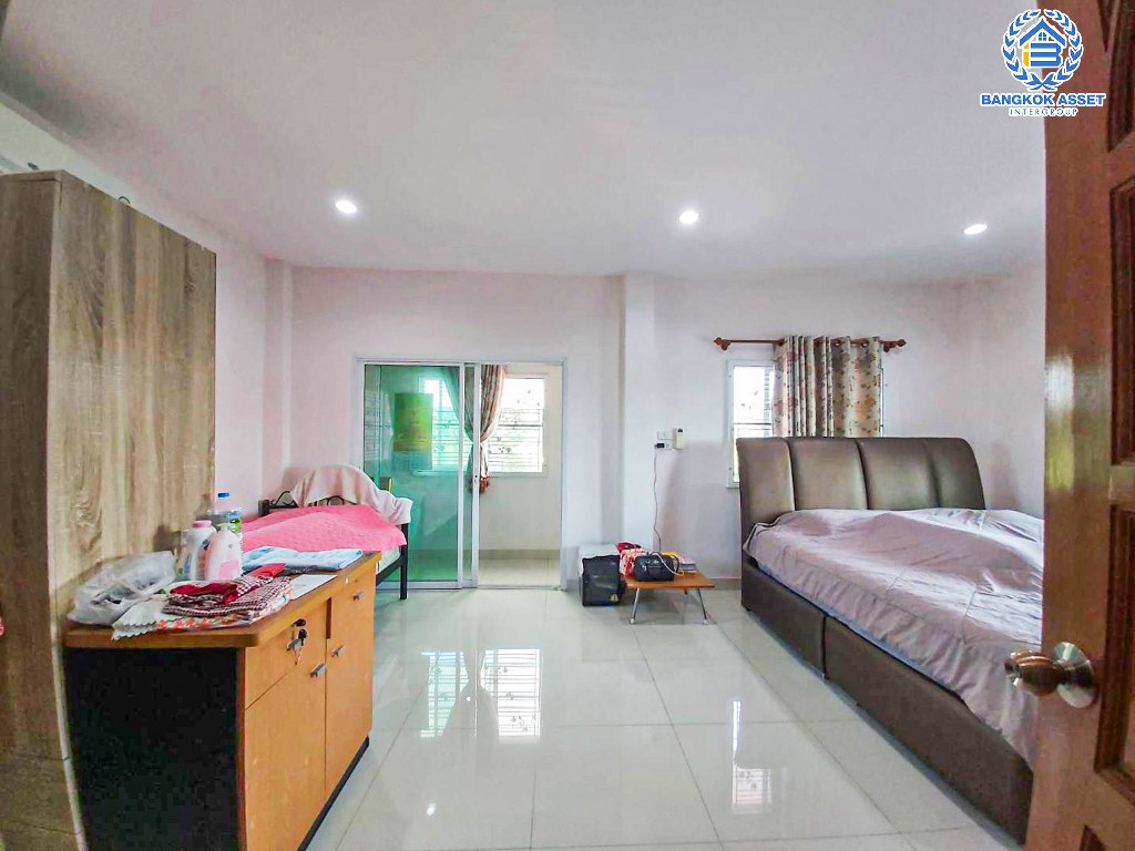 *****บ้านเดี่ยวมือสอง ซอยสุวรรณนิคม เนื้อที่ 200 ตร.ว. ฟังก์ชัน 3 ห้องนอน 2 ห้องน้ำ 4 ที่จอดรถ บ้านสภาพดีเยี่ยม ได้เนื้อที่กว้างขวาง มีความเป็นส่วนตัว โครงการบนทำเลเดินทางสะดวก เชื่อมต่อถนนกาญจนาภิเษก ถนนบางกรวย-ไทรน้อย ถนนบ้านกล้วย-ไทรน้อย ใกล้ห้างสรรพสินค้าบิ๊กซี ไทรน้อย