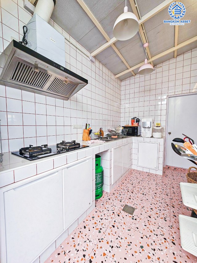 *****ทาวน์เฮ้าส์มือสองนนทบุรี โครงการ ชวนชื่นทาวน์ ชัยพฤกษ์-แจ้งวัฒนะ เนื้อที่กว้างขวางถึง 30.7 ตร.ว. ฟังก์ชัน 4 ห้องนอน 3 ห้องน้ำ 2 ที่จอดรถ บ้านสภาพสวย น่าอยู่มาก บนทำเลแห่งการเดินทาง เชื่อมต่อหลายเส้นทาง ได้แก่ ถ.แจ้งวัฒนะ, ถ.ชัยพฤกษ์, ถ.ราชพฤกษ์, ถ.กาญจนาภิเษก