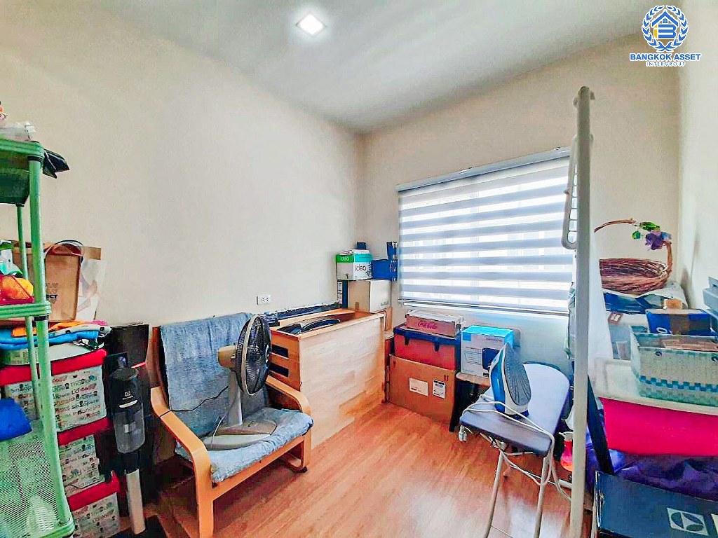 *****ทาวน์เฮ้าส์มือสอง โครงการ โกลเด้นทาวน์ วงศ์สว่าง-แคราย หลังมุม เนื้อที่ 23.70 ตร.ว. ฟังก์ชัน 4 ห้องนอน 2 ห้องน้ำ สภาพใหม่ บรรยากาศโครงการเงียบสงบ บนทำเลเดินทางสะดวก เชื่อมต่อถนนเลี่ยงเมืองนนท์ ถนนประชาราษฏร์ ถนนนนทบุรี ใกล้รถไฟฟ้าสายสีม่วง "สถานีแยกนนทบุรี1" และจุดขึ้นทางด่วน "ศรีรัช"