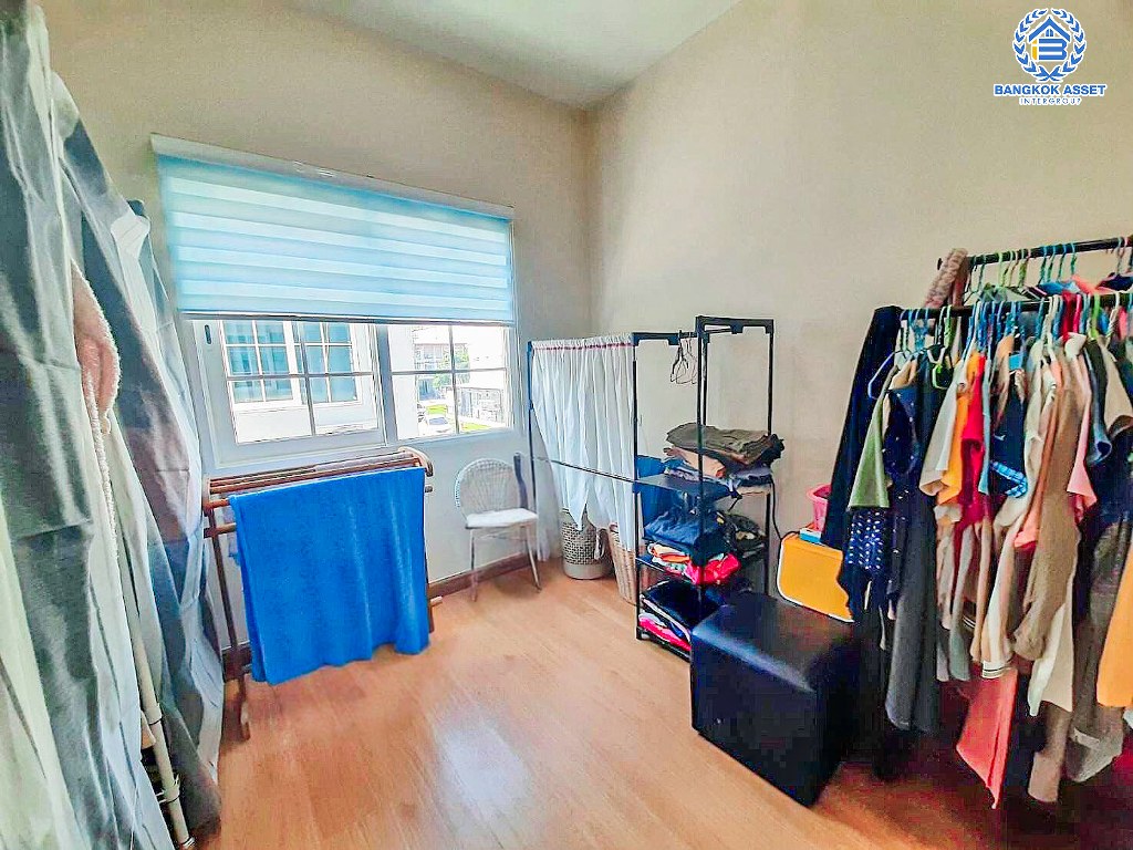 *****ทาวน์เฮ้าส์มือสอง โครงการ โกลเด้นทาวน์ วงศ์สว่าง-แคราย หลังมุม เนื้อที่ 23.70 ตร.ว. ฟังก์ชัน 4 ห้องนอน 2 ห้องน้ำ สภาพใหม่ บรรยากาศโครงการเงียบสงบ บนทำเลเดินทางสะดวก เชื่อมต่อถนนเลี่ยงเมืองนนท์ ถนนประชาราษฏร์ ถนนนนทบุรี ใกล้รถไฟฟ้าสายสีม่วง "สถานีแยกนนทบุรี1" และจุดขึ้นทางด่วน "ศรีรัช"