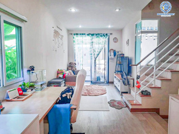 *****ทาวน์เฮ้าส์มือสอง โครงการ โกลเด้นทาวน์ วงศ์สว่าง-แคราย หลังมุม เนื้อที่ 23.70 ตร.ว. ฟังก์ชัน 4 ห้องนอน 2 ห้องน้ำ สภาพใหม่ บรรยากาศโครงการเงียบสงบ บนทำเลเดินทางสะดวก เชื่อมต่อถนนเลี่ยงเมืองนนท์ ถนนประชาราษฏร์ ถนนนนทบุรี ใกล้รถไฟฟ้าสายสีม่วง "สถานีแยกนนทบุรี1" และจุดขึ้นทางด่วน "ศรีรัช"