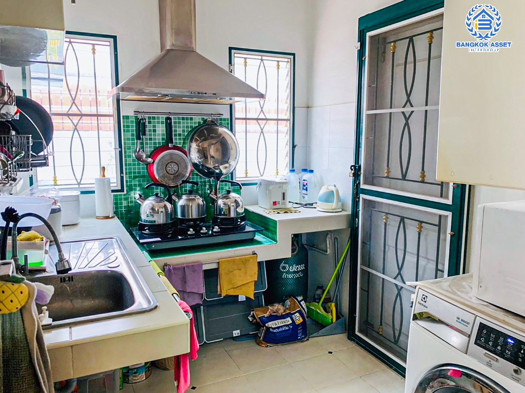 *****บ้านเดี่ยวมือสอง โครงการ พฤกษ์ลดา1 วงแหวน-รัตนาธิเบศร์ จาก L&H เนื้อที่ 50 ตร.ว. ฟังก์ชัน 3 ห้องนอน 2 ห้องน้ำ 2 ที่จอดรถ แถมฟรี! เครื่องปรับอากาศ โครงการบนทำเลเดินทางสะดวก เชื่อมต่อถนนบางกรวย-ไทรน้อย ถนนคลองถนน ถนนกาญจนาภิเษก ใกล้รถไฟฟ้าสายสีม่วง "สถานีคลองบางไผ่"