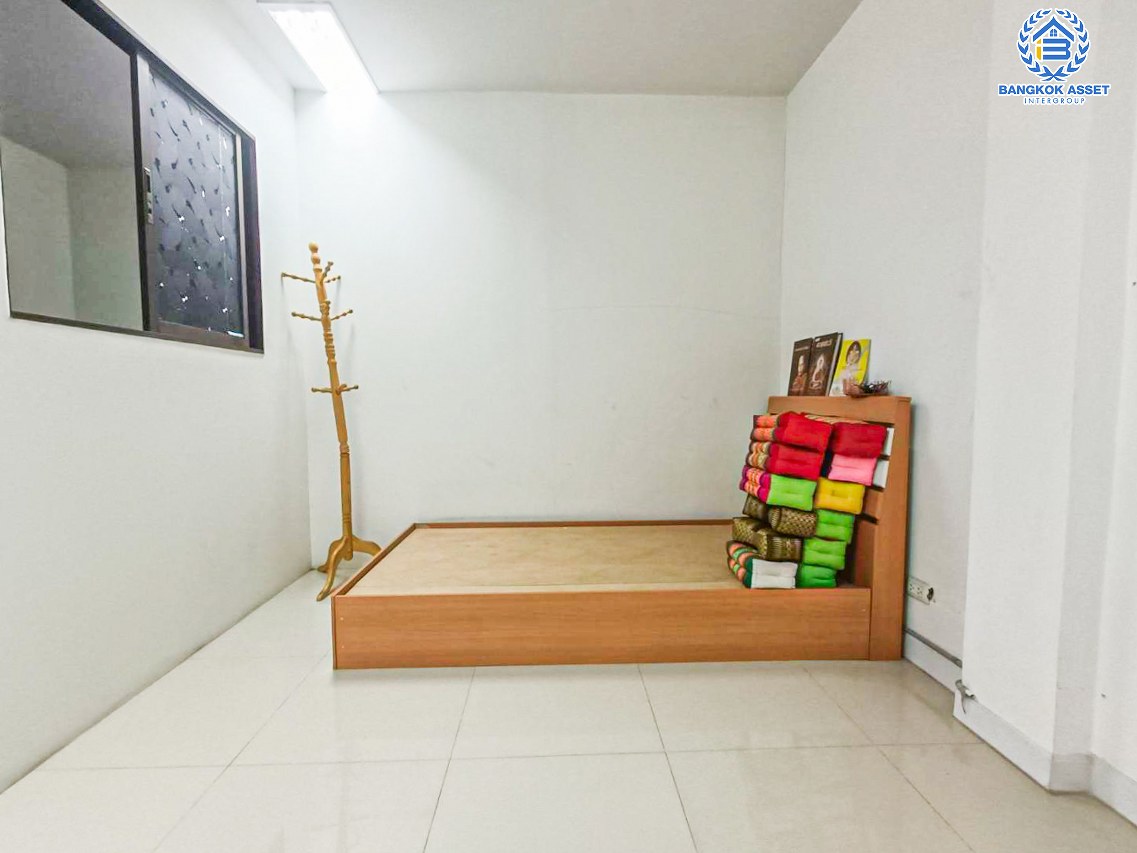 *****อาคารพาณิชย์ 3 ชั้นมือสองกรุงเทพมหานคร อาคารพาณิชย์ ตลาด เอ.ซี สายไหม เนื้อที่ 17.5 ตร.ว. ฟังก์ชัน 4 ห้องนอน 3 ห้องน้ำ ขายบ้านพร้อมธุรกิจซักผ้า แถมฟรี! 2 เครื่องปรับอากาศ ปั๊มน้ำพร้อมแทงค์น้ำ บนทำเลเดินทางสะดวก ใกล้รถไฟฟ้าสายสีเขียว "สถานีพิพิธภัณฑ์กองทัพอากาศ"