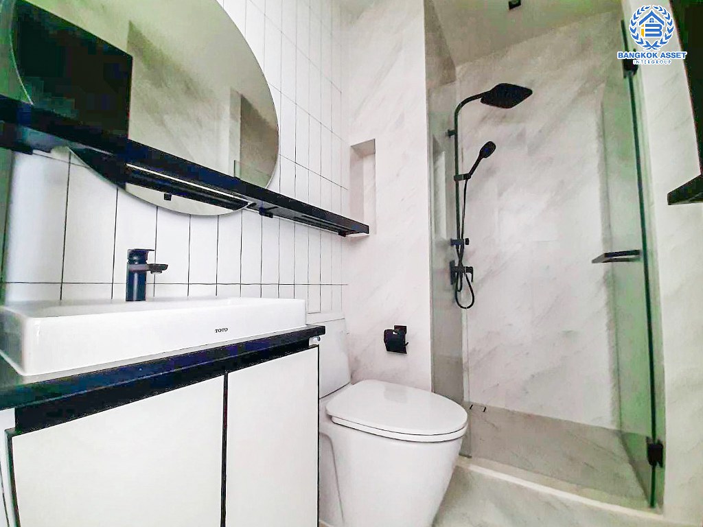 *****คอนโดมิเนียมมือสอง โครงการ แชปเตอร์ เจริญนคร- ริเวอร์ไซด์ เนื้อที่ 25.40 ตร.ม. ฟังก์ชัน 1 ห้องนอน 1 ห้องน้ำ 1 ที่จอดรถ คอนโดวิวสวยติดแม่น้ำเจ้าพระยา ตกแต่งสไตล์โมเดิร์นเรียบหรู ใกล้ไอคอนสยาม เชื่อมต่อถนนกรุงธนบุรี ถนนเจริญนคร ใกล้รถไฟฟ้าสายสีทอง "สถานีกรุงธนบุรี" และจุดขึ้นทางด่วน "ศรีรัช"