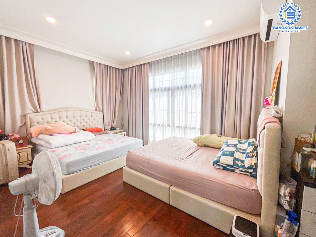 *****บ้านเดี่ยวมือสอง โครงการ เดอะพาลาซโซ่ ปิ่นเกล้า เนื้อที่ 115.60 ตร.ว. ฟังก์ชัน 4 ห้องนอน 5 ห้องน้ำ 3 ที่จอดรถ ตกแต่งหรูหรา พร้อมสระว่ายน้ำส่วนตัว พร้อมอยู่ โครงการบนทำเลเดินทางสะดวก เชื่อมต่อถนนพุทธมณฑลสาย2 ถนนสิรินธร ใกล้ห้างสรรพสินค้า เซ็นทรัล ปิ่นเกล้า และทางแยกยกระดับบรมราชชนนี