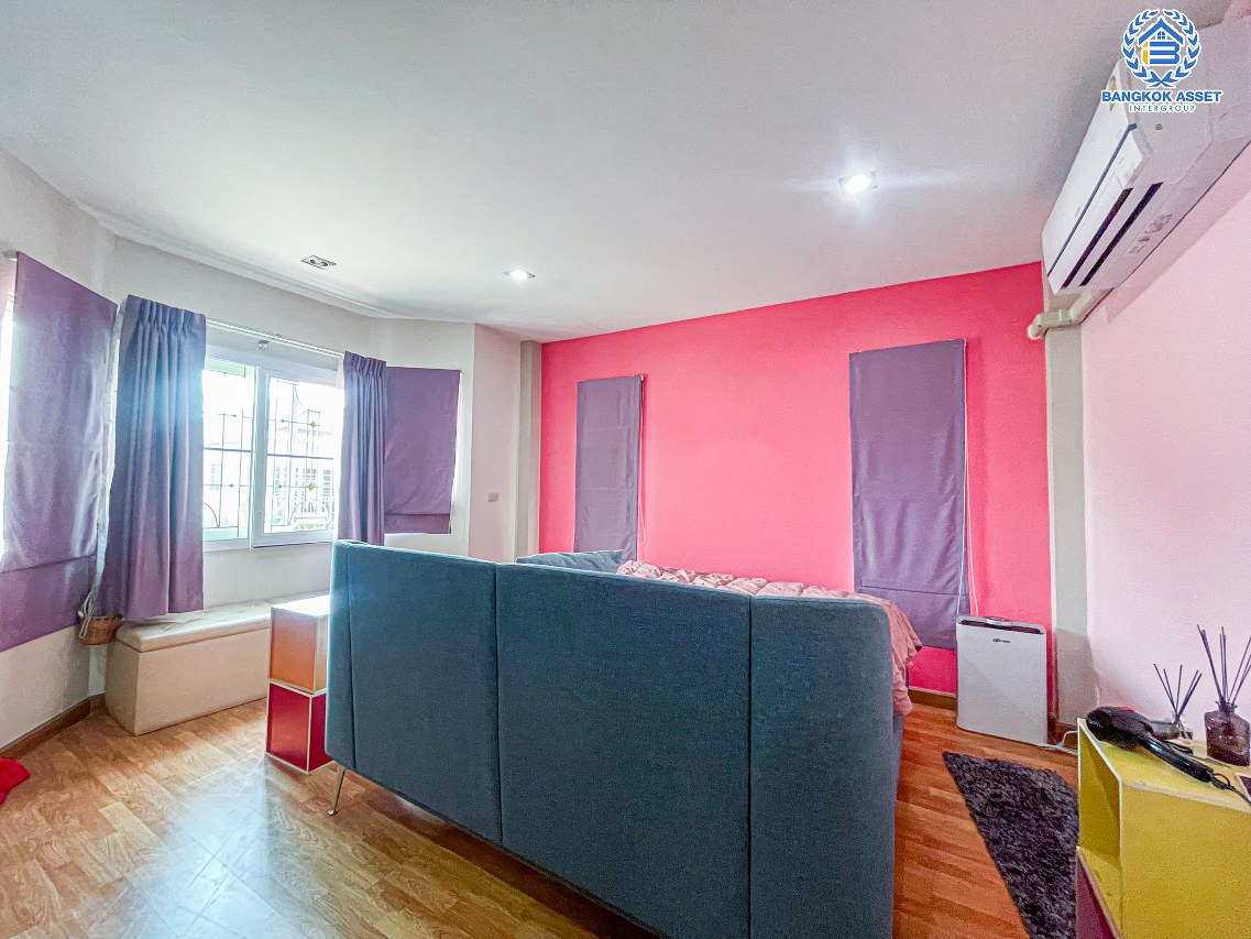 *****บ้านเดี่ยวมือสองนนทบุรี โครงการ ศิขรินทร์ ปิ่นเกล้า-สิรินธร หลังมุม เนื้อที่ 59.10 ตร.ว. ฟังก์ชัน 3 ห้องนอน 2 ห้องน้ำ 2 ที่จอดรถ บ้านเดี่ยวหลังใหญ่พร้อมอยู่ บนทำเลเดินทางสะดวก เชื่อมต่อถนนบางกรวย-ไทรน้อย ใกล้รถไฟฟ้าสายสีแดง "สถานีบางบำหรุ" และทางพิเศษประจิมรัถยา ในราคาคุ้มสุดในโครงการ!