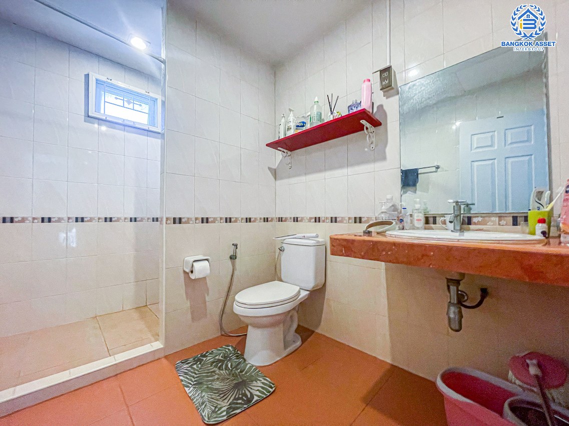 *****บ้านเดี่ยวมือสองนนทบุรี โครงการ ศิขรินทร์ ปิ่นเกล้า-สิรินธร หลังมุม เนื้อที่ 59.10 ตร.ว. ฟังก์ชัน 3 ห้องนอน 2 ห้องน้ำ 2 ที่จอดรถ บ้านเดี่ยวหลังใหญ่พร้อมอยู่ บนทำเลเดินทางสะดวก เชื่อมต่อถนนบางกรวย-ไทรน้อย ใกล้รถไฟฟ้าสายสีแดง "สถานีบางบำหรุ" และทางพิเศษประจิมรัถยา ในราคาคุ้มสุดในโครงการ!