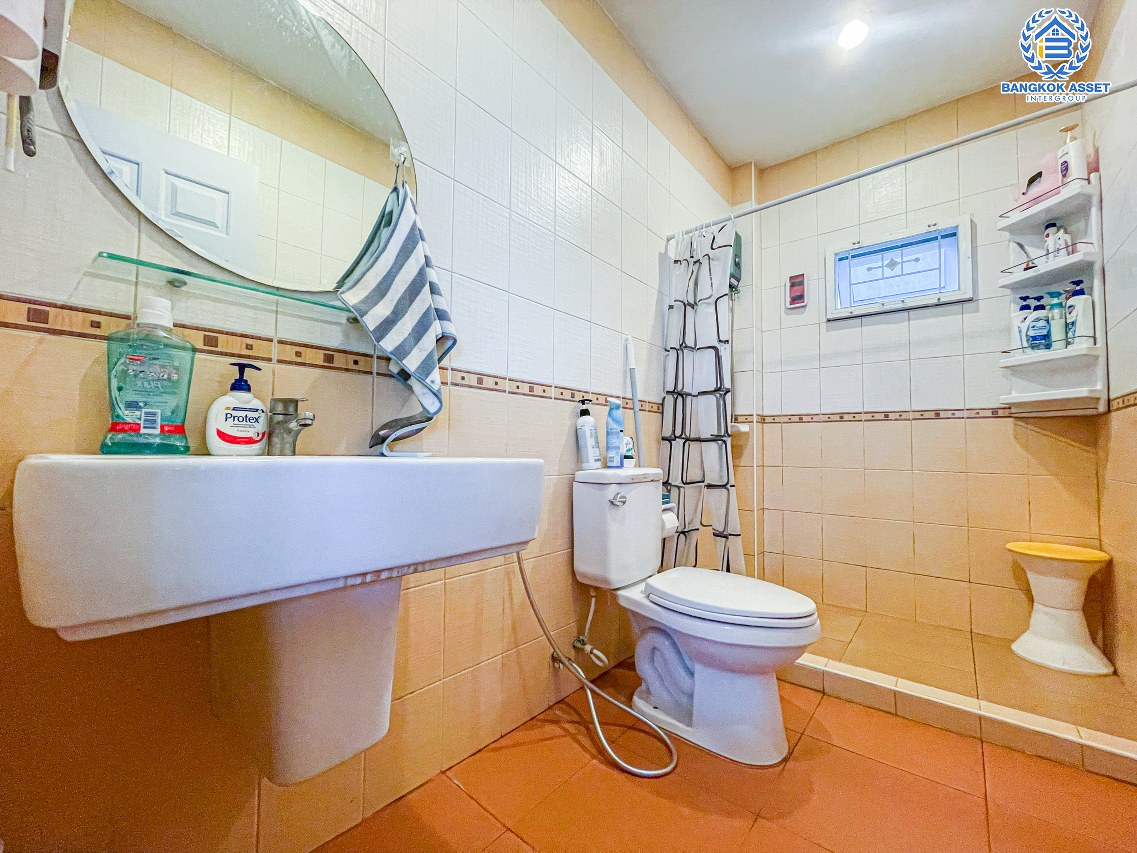 *****บ้านเดี่ยวมือสองนนทบุรี โครงการ ศิขรินทร์ ปิ่นเกล้า-สิรินธร หลังมุม เนื้อที่ 59.10 ตร.ว. ฟังก์ชัน 3 ห้องนอน 2 ห้องน้ำ 2 ที่จอดรถ บ้านเดี่ยวหลังใหญ่พร้อมอยู่ บนทำเลเดินทางสะดวก เชื่อมต่อถนนบางกรวย-ไทรน้อย ใกล้รถไฟฟ้าสายสีแดง "สถานีบางบำหรุ" และทางพิเศษประจิมรัถยา ในราคาคุ้มสุดในโครงการ!