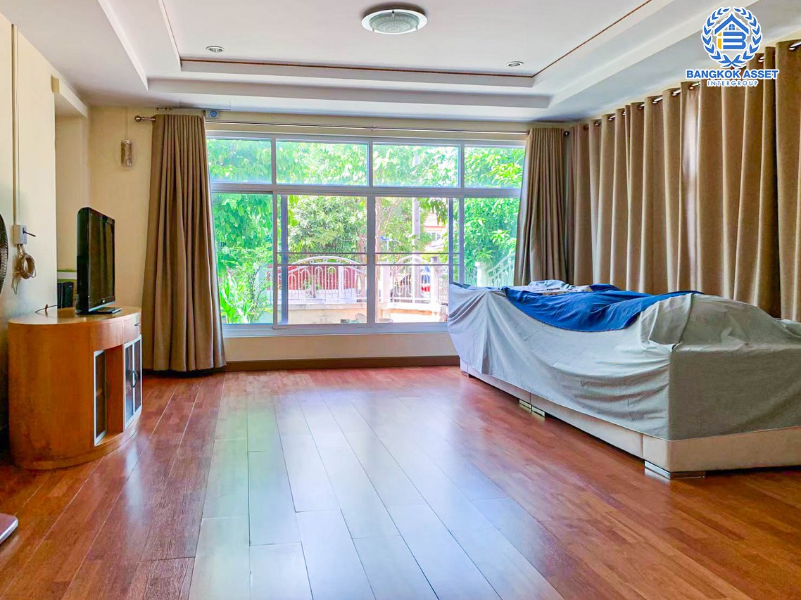 *****บ้านเดี่ยวมือสองนครปฐม โครงการ เสรีเพลส พุทธมณฑลสาย4 หลังมุม เนื้อที่ 110.9 ตร.ว. ฟังก์ชัน 5 ห้องนอน 6 ห้องน้ำ 4 ที่จอดรถ บ้านหลังใหญ่ สภาพดีพร้อมเข้าอยู่ บนทำเลเดินทางสะดวก เชื่อมต่อ ถ.พุทธมณฑลสาย4, ถ.เพชรเกษม ใกล้เซ็นทรัล ศาลายา และทางด่วน "เพชรเกษม-กาญจนาภิเษก"