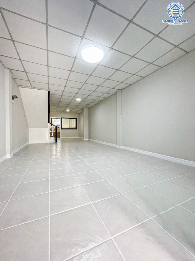 *****ทาวน์เฮ้าส์มือสองนนทบุรี หมู่บ้าน ร่มรื่นวิลล์6 กาญจนาภิเษก เนื้อที่กว้าง 20 ตร.ว. ฟังก์ชัน 2 ห้องนอน 2 ห้องน้ำ 1 ที่จอดรถ บ้านสภาพสวย พร้อมเข้าอยู่ บนทำเลแห่งการเดินทาง เชื่อมต่อ ถนนกาญจนาภิเษก, ถนนนครอินทร์ ใกล้จุดขึ้นทางด่วน "ศรีรัช" จองเลย!