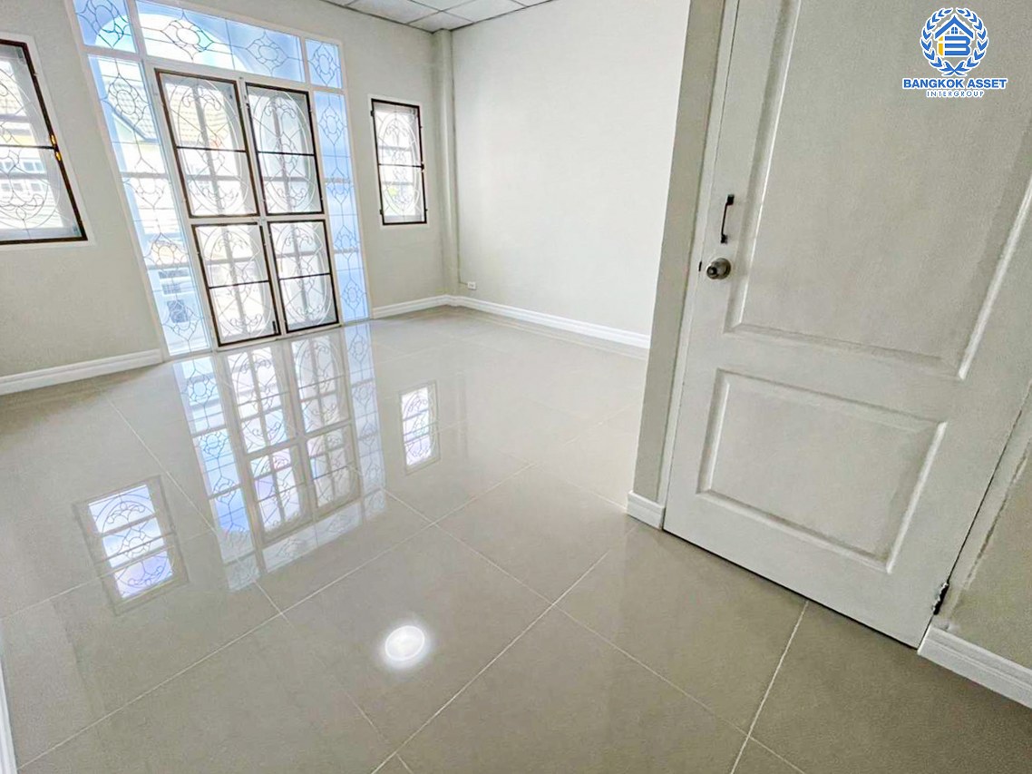 *****ทาวน์เฮ้าส์มือสองนนทบุรี หมู่บ้าน ร่มรื่นวิลล์6 กาญจนาภิเษก เนื้อที่กว้าง 20 ตร.ว. ฟังก์ชัน 2 ห้องนอน 2 ห้องน้ำ 1 ที่จอดรถ บ้านสภาพสวย พร้อมเข้าอยู่ บนทำเลแห่งการเดินทาง เชื่อมต่อ ถนนกาญจนาภิเษก, ถนนนครอินทร์ ใกล้จุดขึ้นทางด่วน "ศรีรัช" จองเลย!