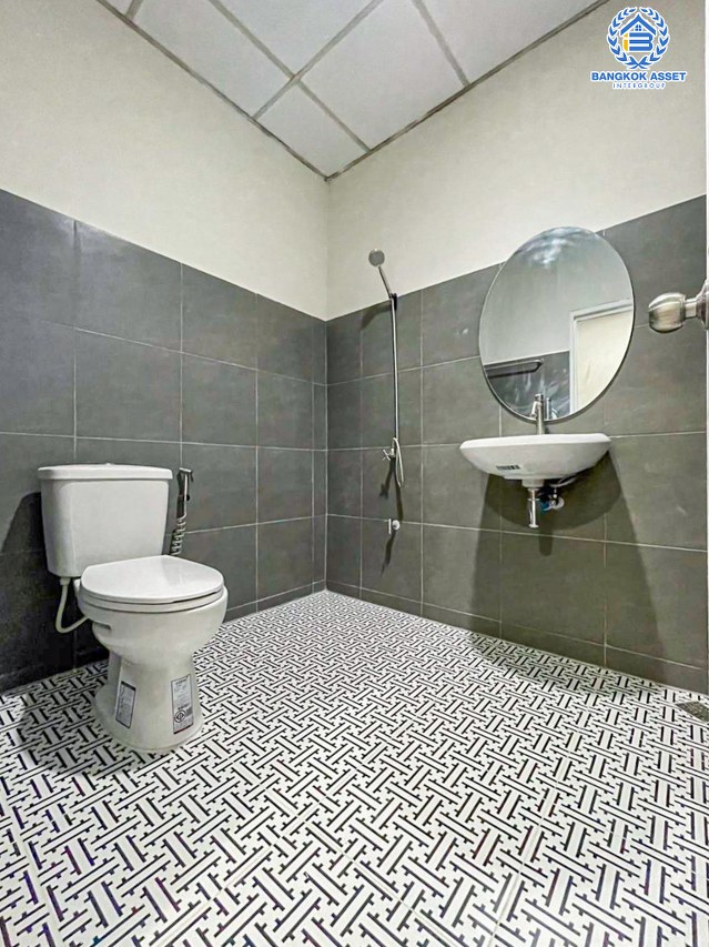 *****ทาวน์เฮ้าส์มือสองนนทบุรี หมู่บ้าน ร่มรื่นวิลล์6 กาญจนาภิเษก เนื้อที่กว้าง 20 ตร.ว. ฟังก์ชัน 2 ห้องนอน 2 ห้องน้ำ 1 ที่จอดรถ บ้านสภาพสวย พร้อมเข้าอยู่ บนทำเลแห่งการเดินทาง เชื่อมต่อ ถนนกาญจนาภิเษก, ถนนนครอินทร์ ใกล้จุดขึ้นทางด่วน "ศรีรัช" จองเลย!