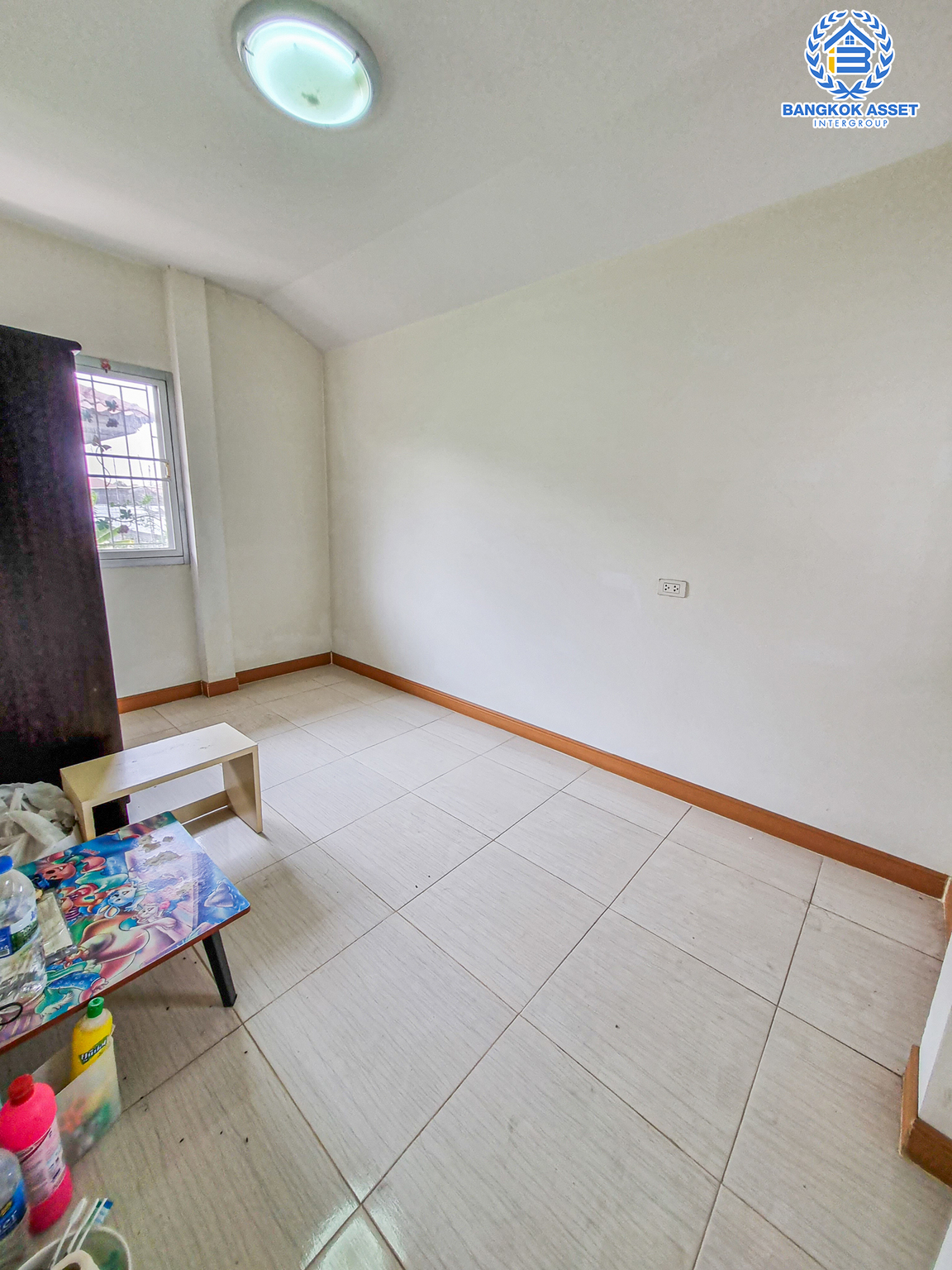 *****บ้านเดี่ยวมือสอง โครงการ ศุภาลัยวิลล์ วงแหวน-รัตนาธิเบศร์ เนื้อที่ 56 ตร.ว ฟังก์ชัน 3 ห้องนอน 2 ห้องน้ำ 2 ที่จอดรถ บนทำเลเชื่อมต่อถนนคลองถนน ถนนกาญจนาภิเษก ใกล้รถไฟฟ้าสายสีม่วง "คลองบางไผ่" และจุดขึ้นทางด่วน "กาญจนาภิเษก"