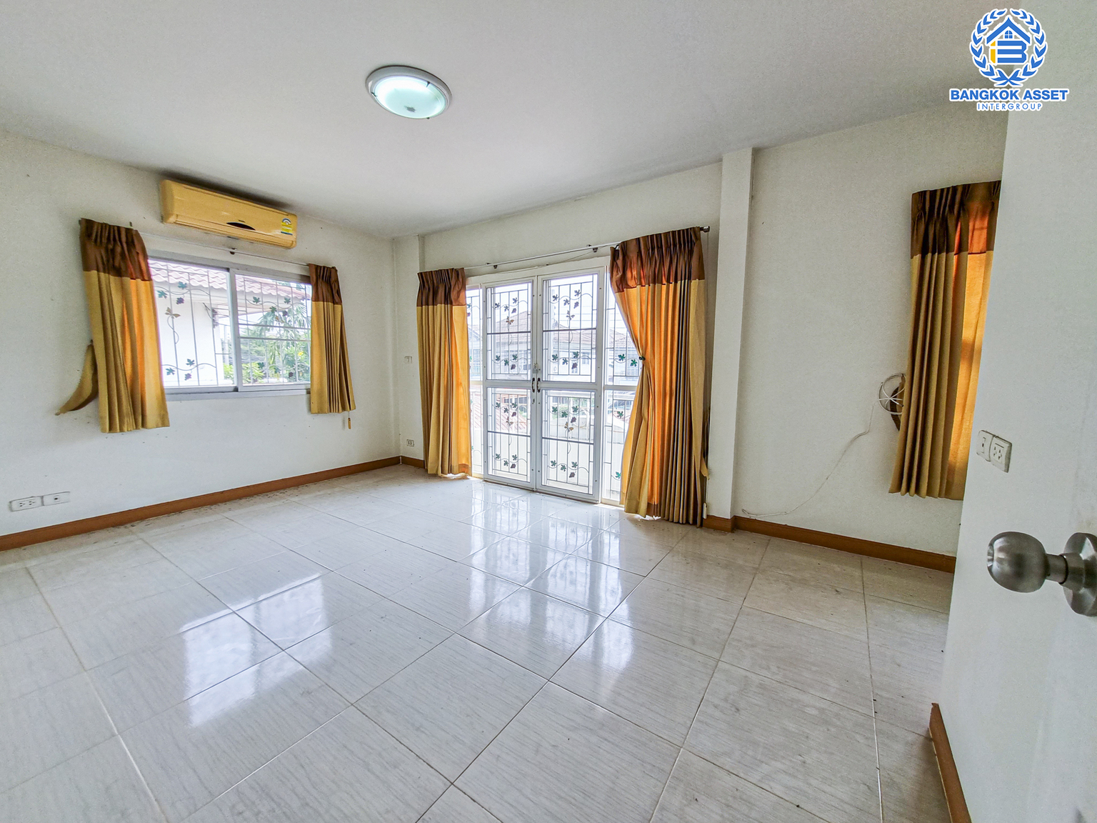 *****บ้านเดี่ยวมือสอง โครงการ ศุภาลัยวิลล์ วงแหวน-รัตนาธิเบศร์ เนื้อที่ 56 ตร.ว ฟังก์ชัน 3 ห้องนอน 2 ห้องน้ำ 2 ที่จอดรถ บนทำเลเชื่อมต่อถนนคลองถนน ถนนกาญจนาภิเษก ใกล้รถไฟฟ้าสายสีม่วง "คลองบางไผ่" และจุดขึ้นทางด่วน "กาญจนาภิเษก"