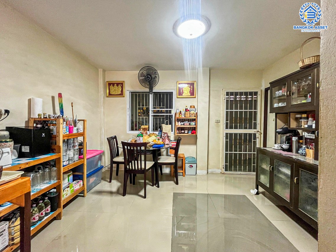 *****ทาวน์เฮ้าส์มือสองนนทบุรี โครงการ ซื่อตรงโคซี่ เฟส2 บางบัวทอง-สุพรรณบุรี เนื้อที่กว้าง 22 ตร.ว. ฟังก์ชัน 3 ห้องนอน 2 ห้องน้ำ 1 ที่จอดรถ แถมฟรี! 2 เครื่องปรับอากาศ 1 เครื่องทำน้ำอุ่น บนทำเลแห่งการเดินทาง เชื่อมต่อ ถนนกาญจนาภิเษก ใกล้เซ็นทรัลเวสต์เกต และรถไฟฟ้าสายสีม่วง "สถานีคลองบางไผ่"