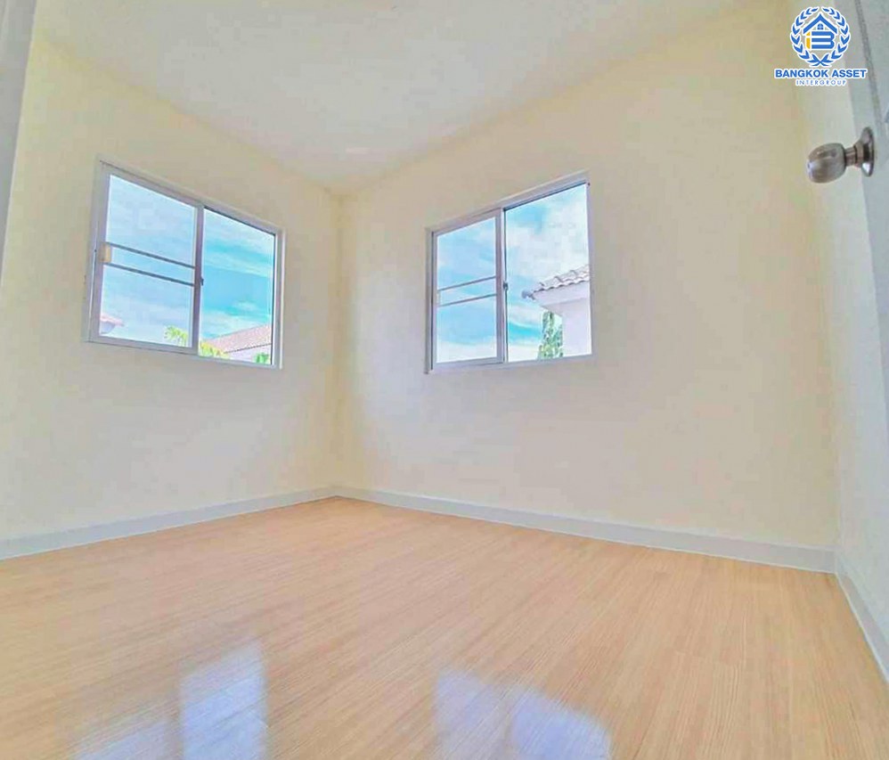 *****ทาวน์เฮ้าส์มือสองนนทบุรี โครงการ พฤกษา76 กาญจนาภิเษก เนื้อที่กว้างถึง 23.8 ตร.ว. ฟังก์ชัน 3 ห้องนอน 2 ห้องน้ำ 1 ที่จอดรถ บ้านสวยมาก รีโนเวทใหม่เรียบร้อย บนทำเลเดินทางสะดวก เชื่อมต่อ ถนนกาญจนาภิเษก, ถนนรัตนาธิเบศร์ ใกล้รถไฟฟ้าสายสีม่วง "สถานีตลาดบางใหญ่" และจุดขึ้นทางด่วน "ศรีรัช"