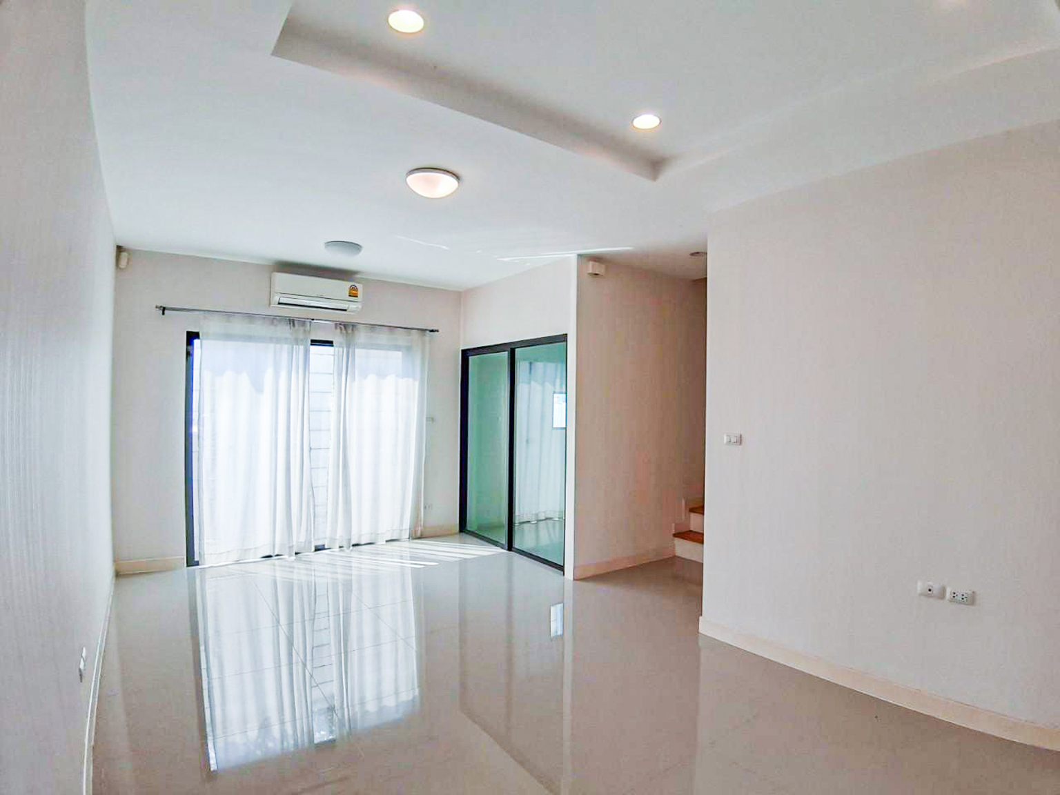 ทาวน์โฮม 3 ชั้นมือสอง โครงการ ธนาคลัสเตอร์ ราชพฤกษ์-สถานีบางพูล เนื้อที่ 20.90 ตร.ว ฟังก์ชัน 4 ห้องนอน 3 ห้องน้ำ 2 ที่จอดรถ บ้านใหม่ บรรยากาศดีร่มรื่น บนทำเลเชื่อมต่อถนนรัตนาธิเบศร์ ถนนราชพฤกษ์ ใกล้รถไฟฟ้าสายสีม่วง "สถานีบางรักใหญ่"