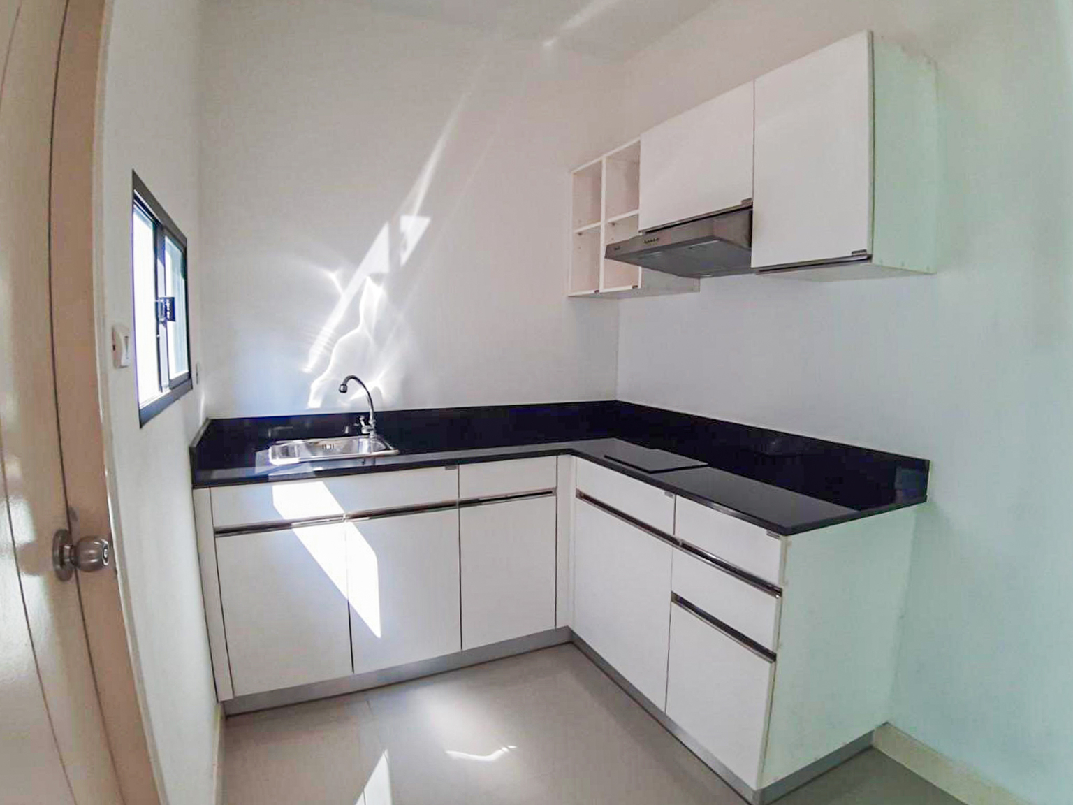 ทาวน์โฮม 3 ชั้นมือสอง โครงการ ธนาคลัสเตอร์ ราชพฤกษ์-สถานีบางพูล เนื้อที่ 20.90 ตร.ว ฟังก์ชัน 4 ห้องนอน 3 ห้องน้ำ 2 ที่จอดรถ บ้านใหม่ บรรยากาศดีร่มรื่น บนทำเลเชื่อมต่อถนนรัตนาธิเบศร์ ถนนราชพฤกษ์ ใกล้รถไฟฟ้าสายสีม่วง "สถานีบางรักใหญ่"