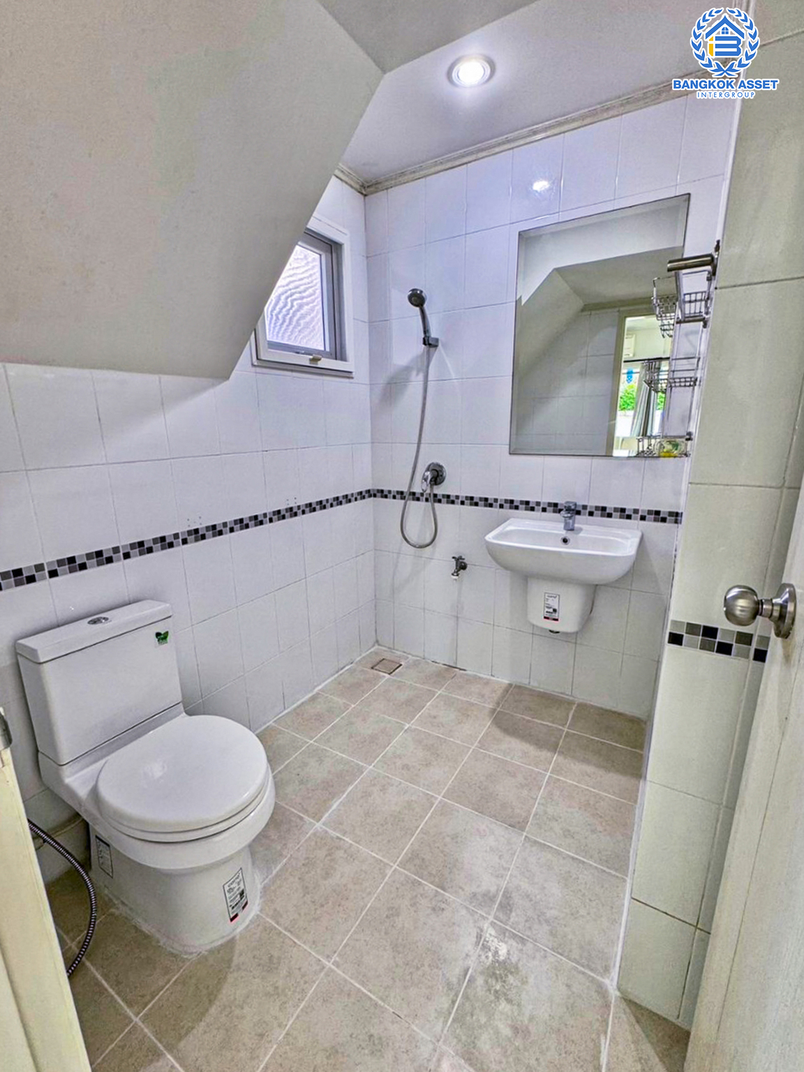 *****บ้านแฝดมือสอง โครงการ ศุภาลัยเบลล่า วงแหวน-ลำลูกกา เนื้อที่ 41.20 ตร.ว ฟังก์ชัน 4 ห้องนอน 2 ห้องน้ำ 2 ที่จอดรถ บ้านสวย บรรยากาศดี ได้พื้นที่กว้าง บนทำเลเชื่อมต่อถนนลำลูกกา ถนนคลอง4 ถนนกาญจาภิเษก ใกล้รถไฟฟ้าสายสีเขียว "สถานีคลอง4"