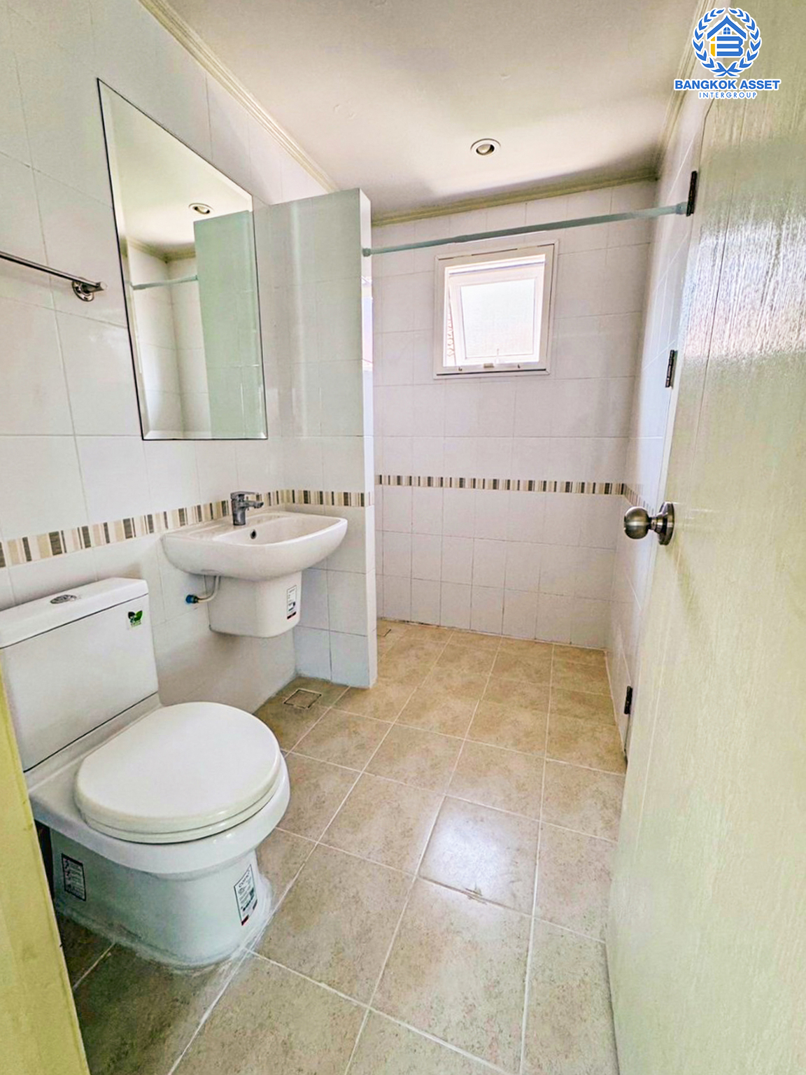 *****บ้านแฝดมือสอง โครงการ ศุภาลัยเบลล่า วงแหวน-ลำลูกกา เนื้อที่ 41.20 ตร.ว ฟังก์ชัน 4 ห้องนอน 2 ห้องน้ำ 2 ที่จอดรถ บ้านสวย บรรยากาศดี ได้พื้นที่กว้าง บนทำเลเชื่อมต่อถนนลำลูกกา ถนนคลอง4 ถนนกาญจาภิเษก ใกล้รถไฟฟ้าสายสีเขียว "สถานีคลอง4"