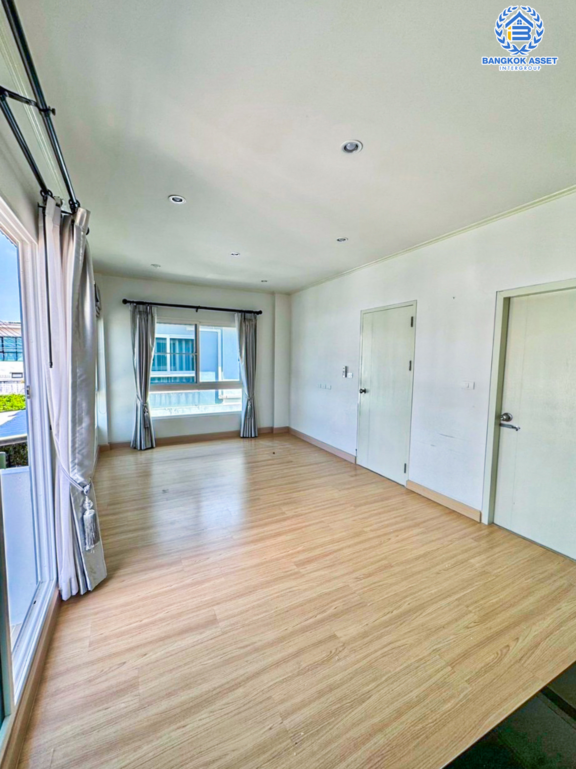 *****บ้านแฝดมือสอง โครงการ ศุภาลัยเบลล่า วงแหวน-ลำลูกกา เนื้อที่ 41.20 ตร.ว ฟังก์ชัน 4 ห้องนอน 2 ห้องน้ำ 2 ที่จอดรถ บ้านสวย บรรยากาศดี ได้พื้นที่กว้าง บนทำเลเชื่อมต่อถนนลำลูกกา ถนนคลอง4 ถนนกาญจาภิเษก ใกล้รถไฟฟ้าสายสีเขียว "สถานีคลอง4"