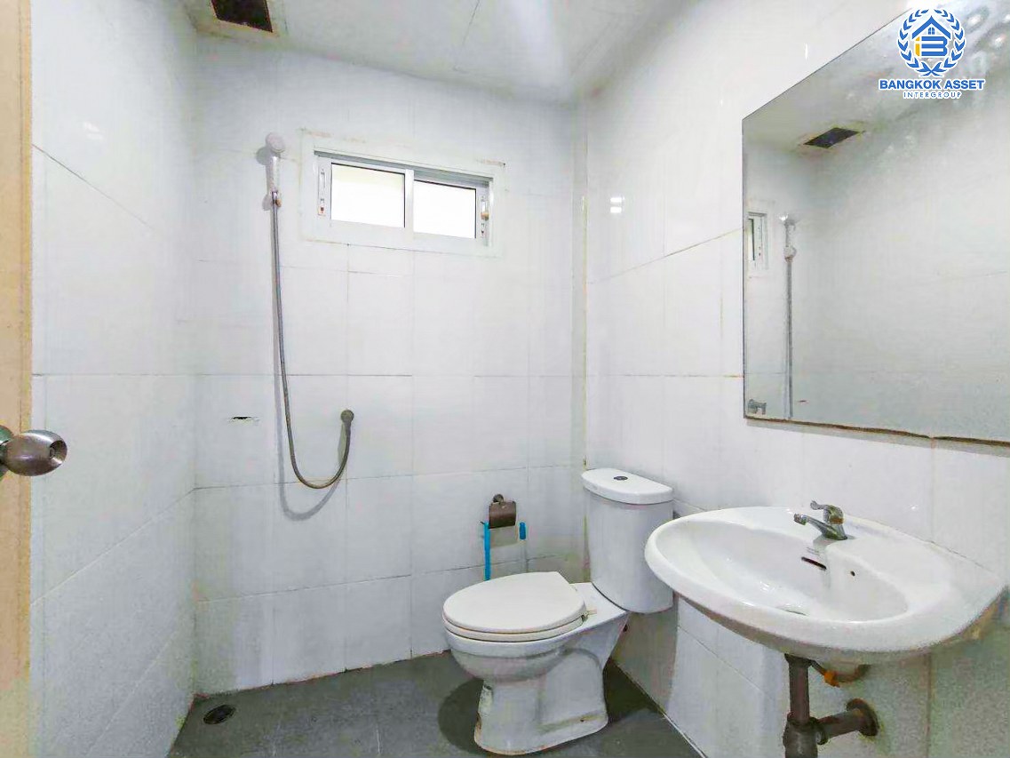 *****ทาวน์เฮ้าส์มือสองนครปฐม โครงการ The joy home อ้อมใหญ่-สามพราน เนื้อที่ 16.2 ตร.ว. ฟังก์ชัน 3 ห้องนอน 2 ห้องน้ำ 1 ที่จอดรถ แถมฟรี! 2 เครื่องปรับอากาศ บนทำเลแห่งการเดินทาง เชื่อมต่อ ถนนเพชรเกษม, ถนนพุทธมณฑลสาย 5 ใกล้บิ๊กซี อ้อมใหญ่ จองเลย!