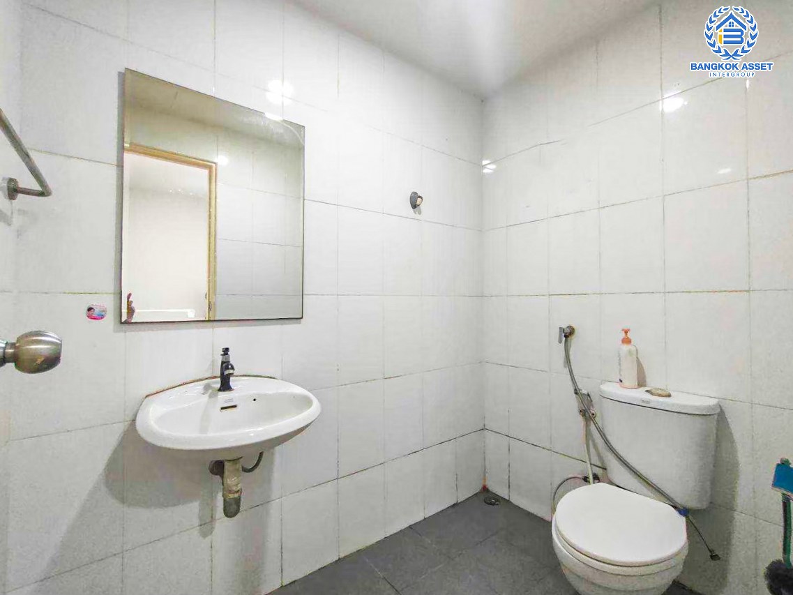 *****ทาวน์เฮ้าส์มือสองนครปฐม โครงการ The joy home อ้อมใหญ่-สามพราน เนื้อที่ 16.2 ตร.ว. ฟังก์ชัน 3 ห้องนอน 2 ห้องน้ำ 1 ที่จอดรถ แถมฟรี! 2 เครื่องปรับอากาศ บนทำเลแห่งการเดินทาง เชื่อมต่อ ถนนเพชรเกษม, ถนนพุทธมณฑลสาย 5 ใกล้บิ๊กซี อ้อมใหญ่ จองเลย!