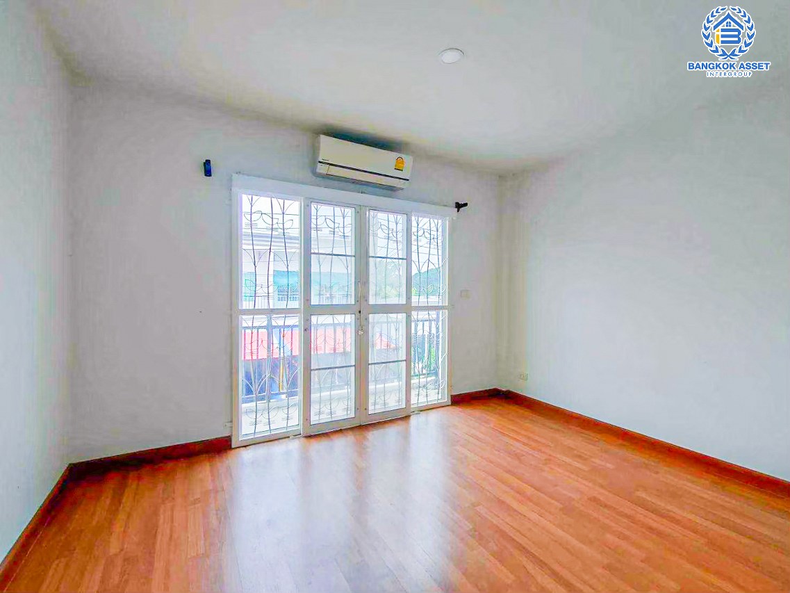 *****ทาวน์เฮ้าส์มือสองนครปฐม โครงการ The joy home อ้อมใหญ่-สามพราน เนื้อที่ 16.2 ตร.ว. ฟังก์ชัน 3 ห้องนอน 2 ห้องน้ำ 1 ที่จอดรถ แถมฟรี! 2 เครื่องปรับอากาศ บนทำเลแห่งการเดินทาง เชื่อมต่อ ถนนเพชรเกษม, ถนนพุทธมณฑลสาย 5 ใกล้บิ๊กซี อ้อมใหญ่ จองเลย!