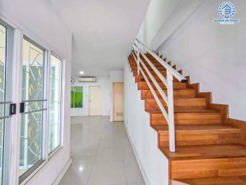 *****ทาวน์เฮ้าส์มือสองนครปฐม โครงการ The joy home อ้อมใหญ่-สามพราน เนื้อที่ 16.2 ตร.ว. ฟังก์ชัน 3 ห้องนอน 2 ห้องน้ำ 1 ที่จอดรถ แถมฟรี! 2 เครื่องปรับอากาศ บนทำเลแห่งการเดินทาง เชื่อมต่อ ถนนเพชรเกษม, ถนนพุทธมณฑลสาย 5 ใกล้บิ๊กซี อ้อมใหญ่ จองเลย!