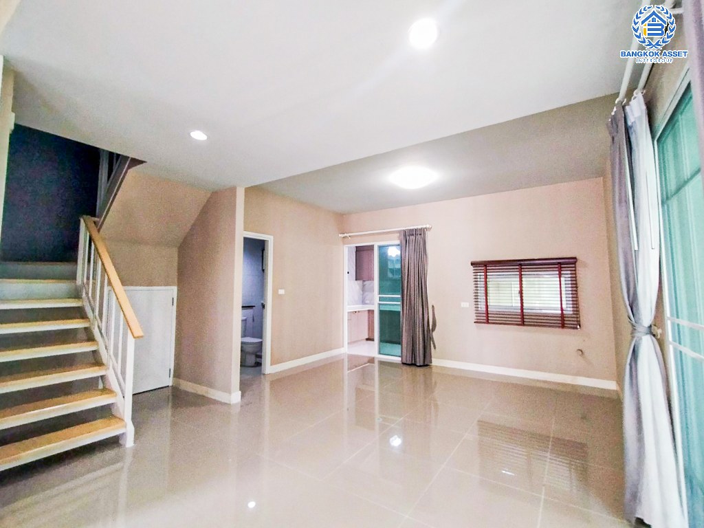 *****บ้านแฝดมือสอง โครงการ เดอะวิลเลจ เอ็กซ์คลูซีฟ บางนา กม.10 เนื้อที่ 31.20 ตร.ว. ฟังก์ชัน 4 ห้องนอน 2 ห้องน้ำ 2 ที่จอดรถ โครงการบนทำเลดี เชื่อมต่อถนนบางนา-ตราด ถนนศรีนครินทร์ ใกล้รถไฟฟ้าสายสีเขียว "สถานีวัดสกุล" และใกล้สนามบินสุวรรณภูมิ ใกล้วงแหวนกาญจนาภิเษก, ทางพิเศษบูรพาวิถี