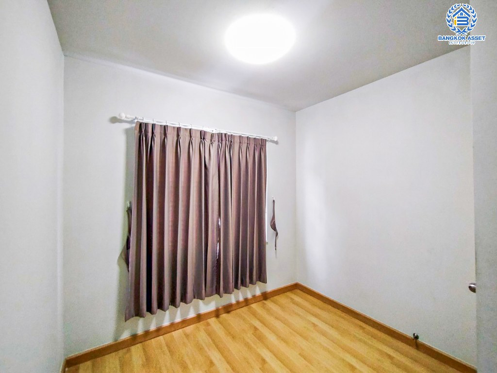 *****บ้านแฝดมือสอง โครงการ เดอะวิลเลจ เอ็กซ์คลูซีฟ บางนา กม.10 เนื้อที่ 31.20 ตร.ว. ฟังก์ชัน 4 ห้องนอน 2 ห้องน้ำ 2 ที่จอดรถ โครงการบนทำเลดี เชื่อมต่อถนนบางนา-ตราด ถนนศรีนครินทร์ ใกล้รถไฟฟ้าสายสีเขียว "สถานีวัดสกุล" และใกล้สนามบินสุวรรณภูมิ ใกล้วงแหวนกาญจนาภิเษก, ทางพิเศษบูรพาวิถี