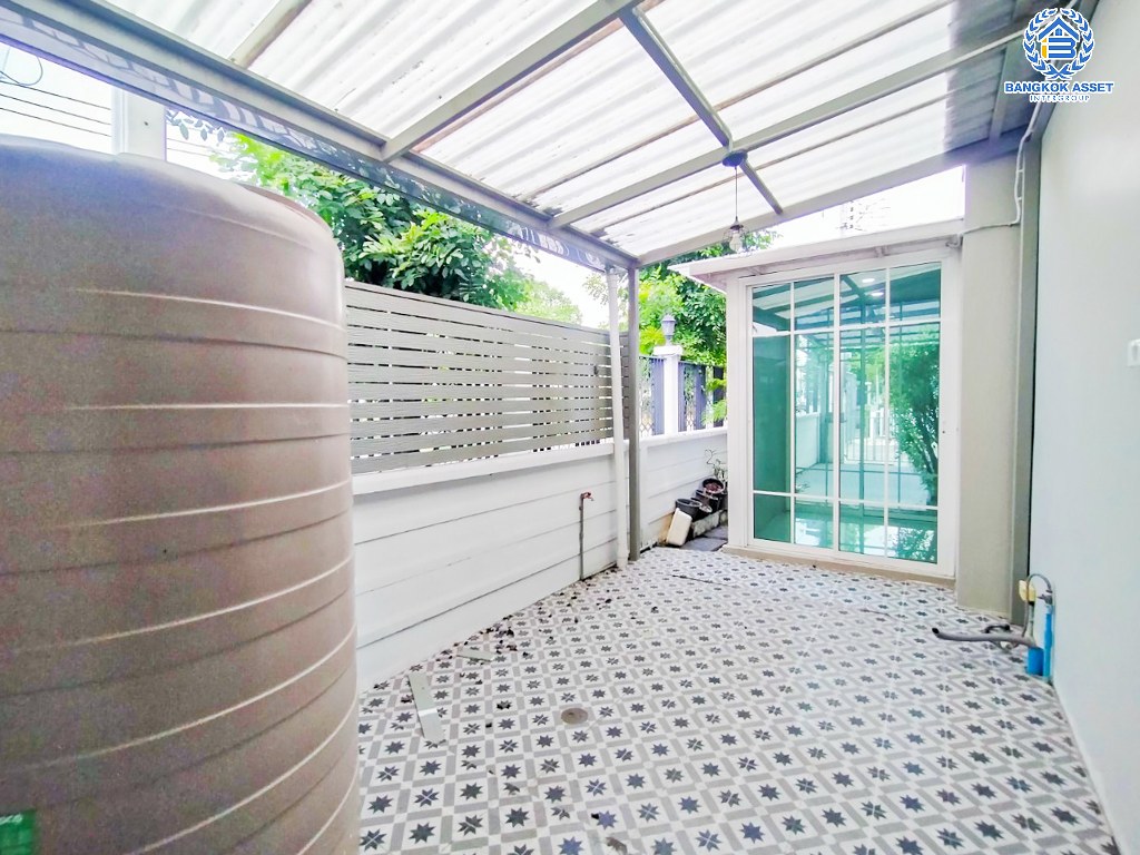 *****บ้านแฝดมือสอง โครงการ เดอะวิลเลจ เอ็กซ์คลูซีฟ บางนา กม.10 เนื้อที่ 31.20 ตร.ว. ฟังก์ชัน 4 ห้องนอน 2 ห้องน้ำ 2 ที่จอดรถ โครงการบนทำเลดี เชื่อมต่อถนนบางนา-ตราด ถนนศรีนครินทร์ ใกล้รถไฟฟ้าสายสีเขียว "สถานีวัดสกุล" และใกล้สนามบินสุวรรณภูมิ ใกล้วงแหวนกาญจนาภิเษก, ทางพิเศษบูรพาวิถี