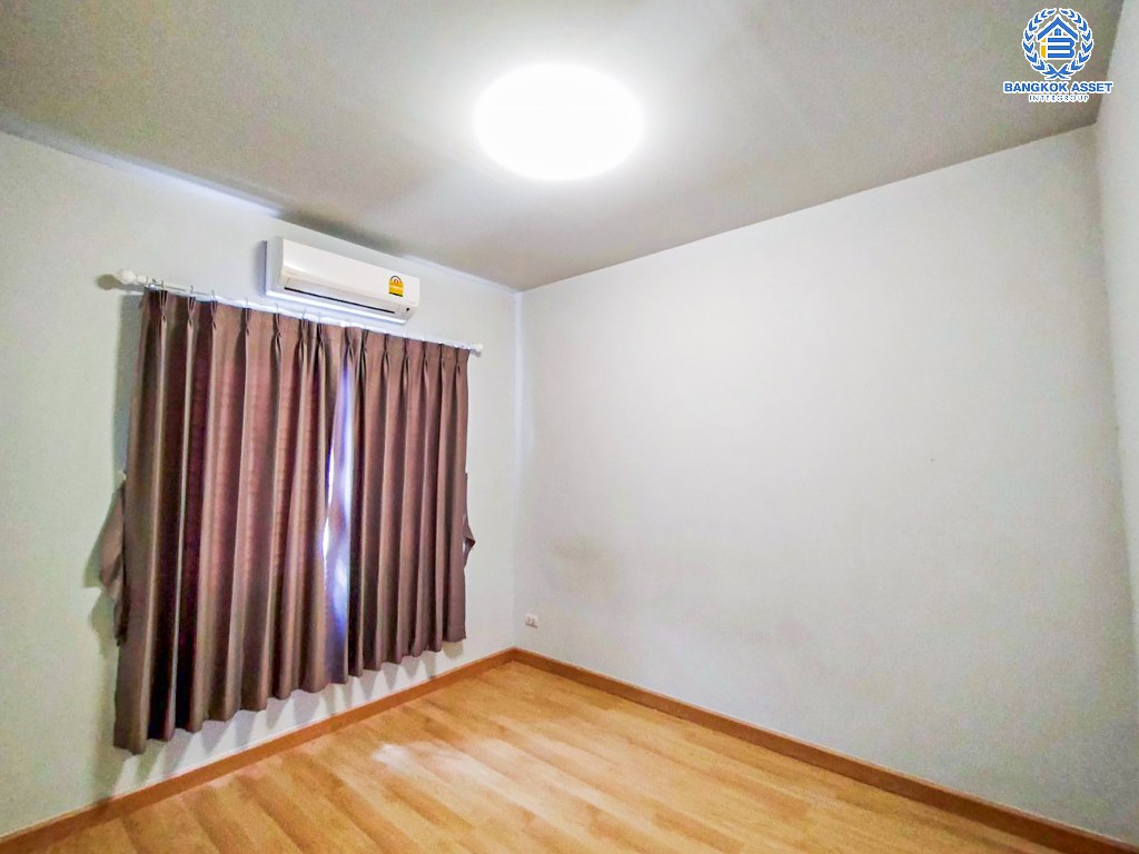 *****บ้านแฝดมือสอง โครงการ เดอะวิลเลจ เอ็กซ์คลูซีฟ บางนา กม.10 เนื้อที่ 31.20 ตร.ว. ฟังก์ชัน 4 ห้องนอน 2 ห้องน้ำ 2 ที่จอดรถ โครงการบนทำเลดี เชื่อมต่อถนนบางนา-ตราด ถนนศรีนครินทร์ ใกล้รถไฟฟ้าสายสีเขียว "สถานีวัดสกุล" และใกล้สนามบินสุวรรณภูมิ ใกล้วงแหวนกาญจนาภิเษก, ทางพิเศษบูรพาวิถี