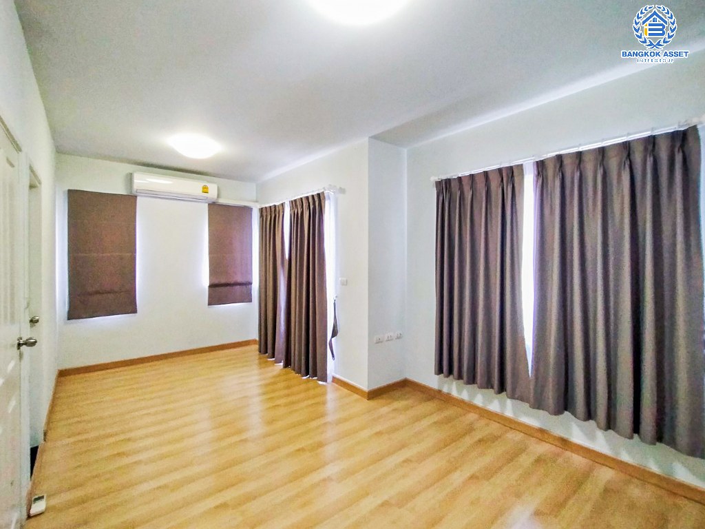 *****บ้านแฝดมือสอง โครงการ เดอะวิลเลจ เอ็กซ์คลูซีฟ บางนา กม.10 เนื้อที่ 31.20 ตร.ว. ฟังก์ชัน 4 ห้องนอน 2 ห้องน้ำ 2 ที่จอดรถ โครงการบนทำเลดี เชื่อมต่อถนนบางนา-ตราด ถนนศรีนครินทร์ ใกล้รถไฟฟ้าสายสีเขียว "สถานีวัดสกุล" และใกล้สนามบินสุวรรณภูมิ ใกล้วงแหวนกาญจนาภิเษก, ทางพิเศษบูรพาวิถี