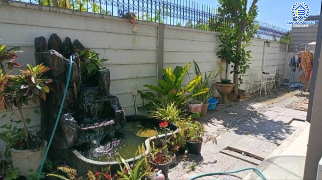 *****บ้านเดี่ยวมือสอง โครงการ เฮ้าส์ เดอะ ฮัมบูร์ก รามอินทรา-หทัยราษฎร์ เนื้อที่ 54.70 ตร.ว. ฟังก์ชัน 3 ห้องนอน 3 ห้องน้ำ 2 ที่จอดรถ โครงการบนทำเลเดินทางสะดวก เชื่อมต่อถนนหทัยราษร์ ถนนเลียบคลอง2 ถนนพระยาสุเรนทร์ ใกล้รถไฟฟ้าสายสีชมพู "สถานีเศรษฐบุตรบำเพ็ญ" และจุดขึ้นทางด่วน "จตุโชติ-สุขาภิบาล5"