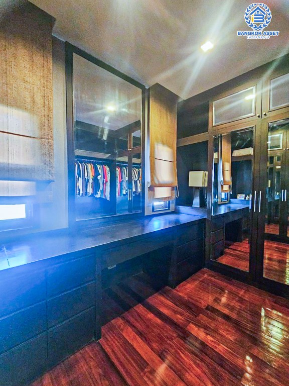 *****บ้านเดี่ยวมือสอง โครงการ ณุศาศิริ สาทร-ปิ่นกล้า เนื้อที่ 190.80 ตร.ว. ฟังก์ชัน 5 ห้องนอน 5 ห้องน้ำ 3 ที่จอดรถ บ้านหลังใหญ่ พร้อมสระว่ายน้ำ พื้นที่ใช้สอยกว้างขวาง โครงการบนทำเลศักยภาพ ที่เชื่อมต่อถนนบรมราชชนนี ถนนสิรินธร ถนนจรัญสนิทวงศ์ ใกล้รถไฟฟ้าสายสีน้ำเงิน "สถานีบางหว้า" และจุดขึ้นทางด่วน "ตลิ่งชัน"