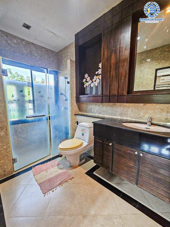 *****บ้านเดี่ยวมือสอง โครงการ ณุศาศิริ สาทร-ปิ่นกล้า เนื้อที่ 190.80 ตร.ว. ฟังก์ชัน 5 ห้องนอน 5 ห้องน้ำ 3 ที่จอดรถ บ้านหลังใหญ่ พร้อมสระว่ายน้ำ พื้นที่ใช้สอยกว้างขวาง โครงการบนทำเลศักยภาพ ที่เชื่อมต่อถนนบรมราชชนนี ถนนสิรินธร ถนนจรัญสนิทวงศ์ ใกล้รถไฟฟ้าสายสีน้ำเงิน "สถานีบางหว้า" และจุดขึ้นทางด่วน "ตลิ่งชัน"