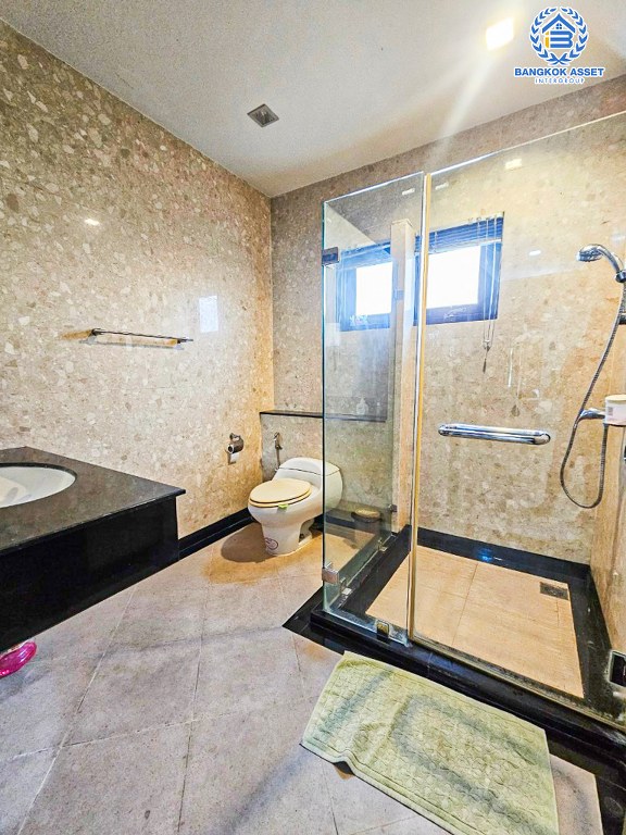 *****บ้านเดี่ยวมือสอง โครงการ ณุศาศิริ สาทร-ปิ่นกล้า เนื้อที่ 190.80 ตร.ว. ฟังก์ชัน 5 ห้องนอน 5 ห้องน้ำ 3 ที่จอดรถ บ้านหลังใหญ่ พร้อมสระว่ายน้ำ พื้นที่ใช้สอยกว้างขวาง โครงการบนทำเลศักยภาพ ที่เชื่อมต่อถนนบรมราชชนนี ถนนสิรินธร ถนนจรัญสนิทวงศ์ ใกล้รถไฟฟ้าสายสีน้ำเงิน "สถานีบางหว้า" และจุดขึ้นทางด่วน "ตลิ่งชัน"