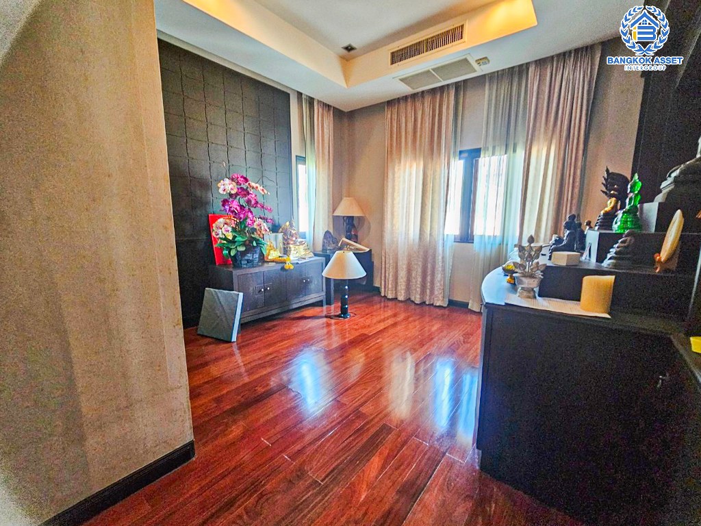 *****บ้านเดี่ยวมือสอง โครงการ ณุศาศิริ สาทร-ปิ่นกล้า เนื้อที่ 190.80 ตร.ว. ฟังก์ชัน 5 ห้องนอน 5 ห้องน้ำ 3 ที่จอดรถ บ้านหลังใหญ่ พร้อมสระว่ายน้ำ พื้นที่ใช้สอยกว้างขวาง โครงการบนทำเลศักยภาพ ที่เชื่อมต่อถนนบรมราชชนนี ถนนสิรินธร ถนนจรัญสนิทวงศ์ ใกล้รถไฟฟ้าสายสีน้ำเงิน "สถานีบางหว้า" และจุดขึ้นทางด่วน "ตลิ่งชัน"