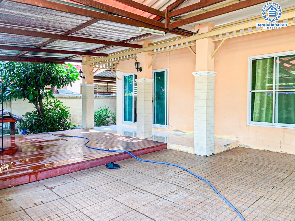 *****บ้านเดี่ยวมือสอง โครงการ บ้านรุ่งอรุณ กาญจนาภิเษก เนื้อที่ 53.40 ตร.ว. ฟังก์ชัน 3 ห้องนอน 2 ห้องน้ำ 2 ที่จอดรถ บ้านสวย เหมือนใหม่พร้อมเข้าอยู่ ได้พื้นที่ใช้สอยกว้างขวาง บนโครงการเดินทางสะดวก เชื่อมต่อถนนกาญจนาภิเษก ถนนบางใหญ่-บางบัวทอง ถนนบรมราชชนนี และจุดขึ้นทางด่วน "ศรีรัช"