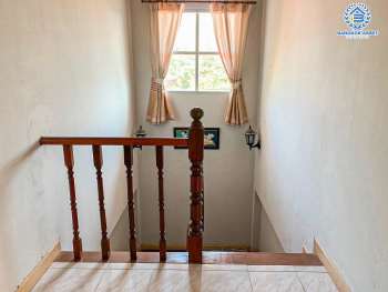 *****บ้านเดี่ยวมือสอง โครงการ บ้านรุ่งอรุณ กาญจนาภิเษก เนื้อที่ 53.40 ตร.ว. ฟังก์ชัน 3 ห้องนอน 2 ห้องน้ำ 2 ที่จอดรถ บ้านสวย เหมือนใหม่พร้อมเข้าอยู่ ได้พื้นที่ใช้สอยกว้างขวาง บนโครงการเดินทางสะดวก เชื่อมต่อถนนกาญจนาภิเษก ถนนบางใหญ่-บางบัวทอง ถนนบรมราชชนนี และจุดขึ้นทางด่วน "ศรีรัช"