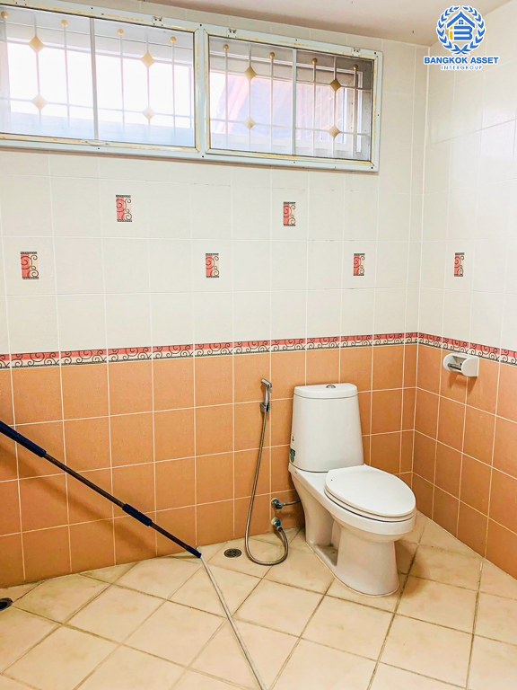 บ้านเดี่ยวมือสอง โครงการ บ้านสาวิตรี ศาลาธรรมสพน์ เนื้อที่ 74.30 ตร.ว. ฟังก์ชัน 3 ห้องนอน 3 ห้องน้ำ 4 ที่จอดรถ โครงการบนทำเลเดินทางสะดวก เชื่อมต่อถนนบรมราชชนนี ถนนพุทธมลฑลสาย2 ถนนศาลาธรรมสพน์ ใกล้มหาวิทยาลัยมหิดล ศาลายา และจุดขึ้นทางคู่ขนานบรมราชชนนี...