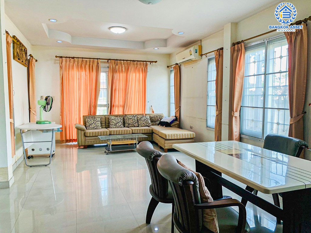 บ้านเดี่ยวมือสอง โครงการ บ้านสาวิตรี ศาลาธรรมสพน์ เนื้อที่ 74.30 ตร.ว. ฟังก์ชัน 3 ห้องนอน 3 ห้องน้ำ 4 ที่จอดรถ โครงการบนทำเลเดินทางสะดวก เชื่อมต่อถนนบรมราชชนนี ถนนพุทธมลฑลสาย2 ถนนศาลาธรรมสพน์ ใกล้มหาวิทยาลัยมหิดล ศาลายา และจุดขึ้นทางคู่ขนานบรมราชชนนี...