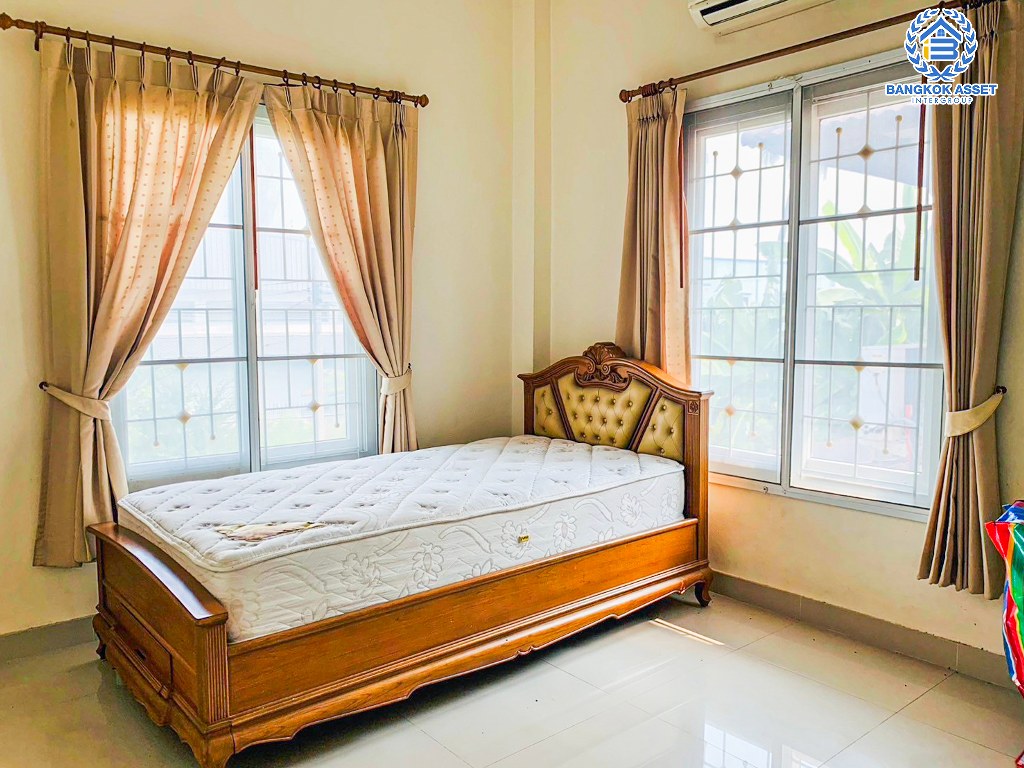 บ้านเดี่ยวมือสอง โครงการ บ้านสาวิตรี ศาลาธรรมสพน์ เนื้อที่ 74.30 ตร.ว. ฟังก์ชัน 3 ห้องนอน 3 ห้องน้ำ 4 ที่จอดรถ โครงการบนทำเลเดินทางสะดวก เชื่อมต่อถนนบรมราชชนนี ถนนพุทธมลฑลสาย2 ถนนศาลาธรรมสพน์ ใกล้มหาวิทยาลัยมหิดล ศาลายา และจุดขึ้นทางคู่ขนานบรมราชชนนี...