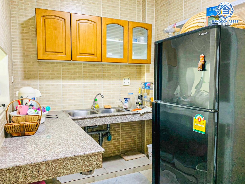 บ้านเดี่ยวมือสอง โครงการ บ้านสาวิตรี ศาลาธรรมสพน์ เนื้อที่ 74.30 ตร.ว. ฟังก์ชัน 3 ห้องนอน 3 ห้องน้ำ 4 ที่จอดรถ โครงการบนทำเลเดินทางสะดวก เชื่อมต่อถนนบรมราชชนนี ถนนพุทธมลฑลสาย2 ถนนศาลาธรรมสพน์ ใกล้มหาวิทยาลัยมหิดล ศาลายา และจุดขึ้นทางคู่ขนานบรมราชชนนี...